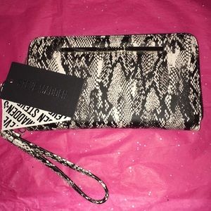 Stunning Steve Madden faux leather clutch w/tags